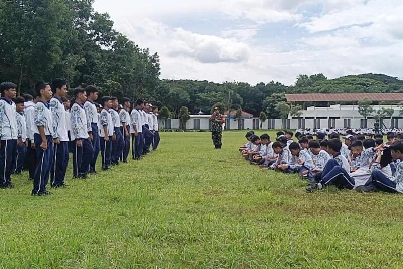 Babinsa Klojen Bina Kedisiplinan dan Wawasan Kebangsaan Siswa SMPN 3 Malang
