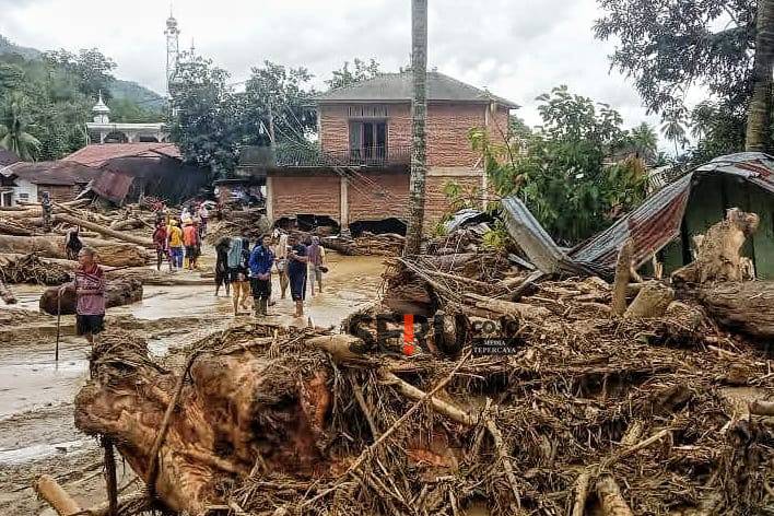 Bencana banjir di Sumatra. (aan) Prabowo Akhirnya Setuju Terima Bantuan, Benarkah Indonesia Mampu Hadapi Bencana?
