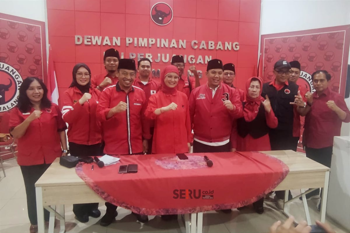 Pengurus DPC PDI Perjuangan Kota Malang periode 2025-2030 berfoto bersama. (rhd) DPC PDI Perjuangan Kota Malang Kenalkan Jajaran Pengurus, Target Kursi Bertambah