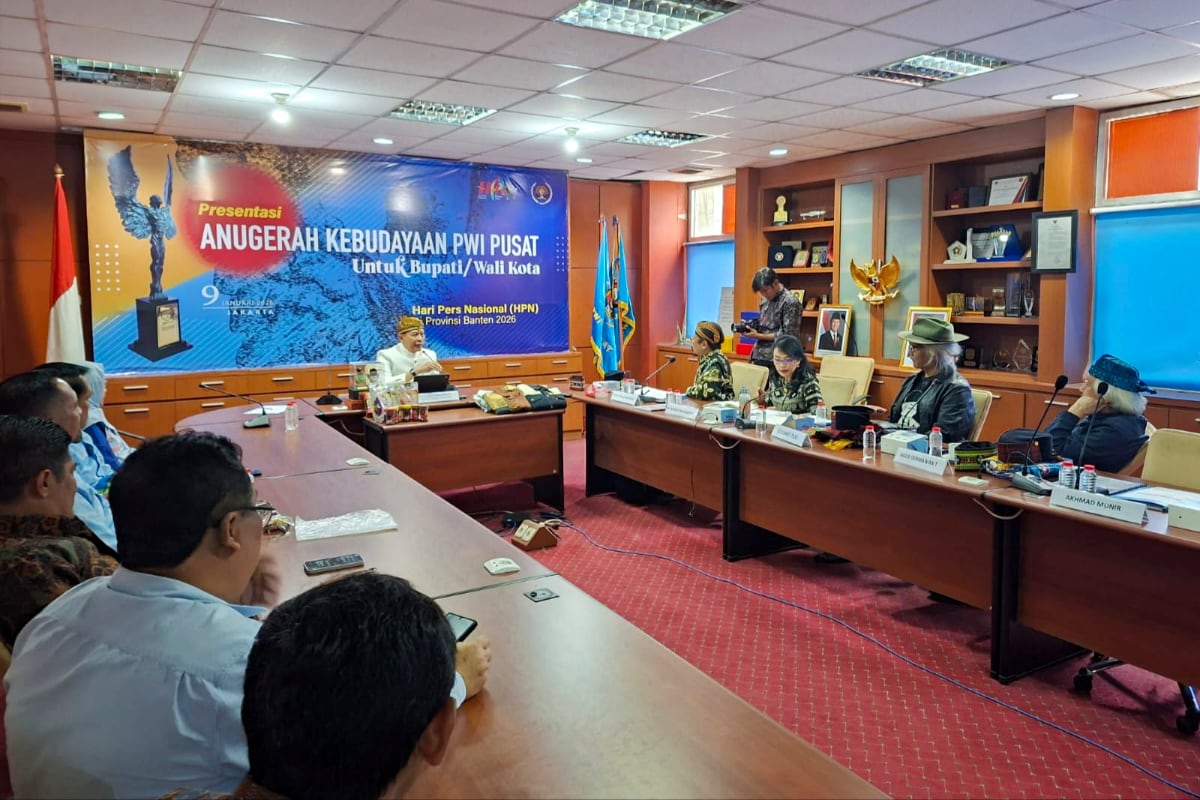 Wali Kota Malang memaparkan budaya fondasi pembangunan di hadapan Sudjiwo Tejo dan dewan juri Anugerah PWI. (ist) Wali Kota Malang Kandidat Kuat Peraih Anugerah Kebudayaan PWI Pusat, Diapresiasi Sudjiwo Tejo