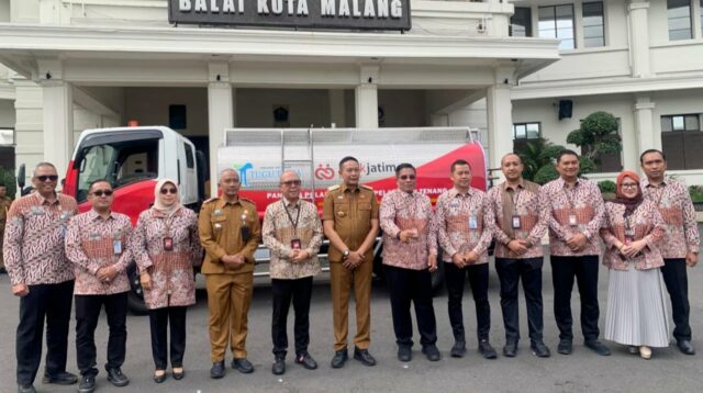 Perumda Tugu Tirta Maksimalkan Truk Tangki CSR Bank Jatim dalam Distribusi Air Bersih