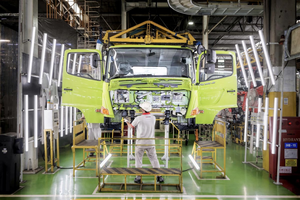 Serbuan Truk China Tekan Industri Nasional Ancam Sektor Otomotif