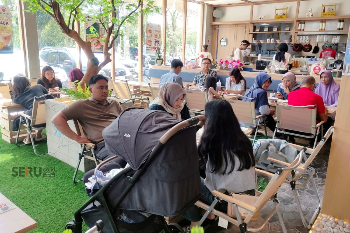 Tokio O! Japanese Cafe Usung Konsep dan Menu Tongkrongan Gen Z & Family 2 Perpaduan resto ramen dan kafe, pengunjung dapat menikmati spot taman dalam ruangan. (rhd)