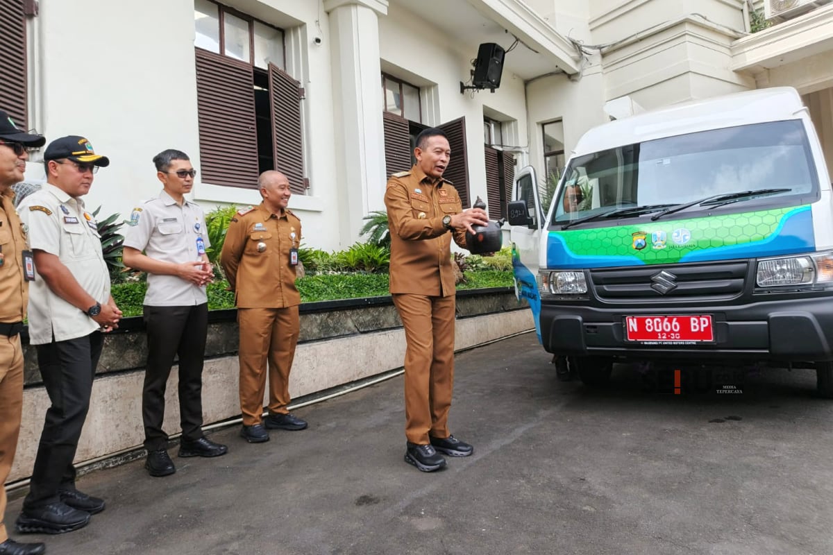Wali Kota Malang saat peresmian operasional mobil layanan pajak keliling bantuan dari Pemkot Malang. (bas)