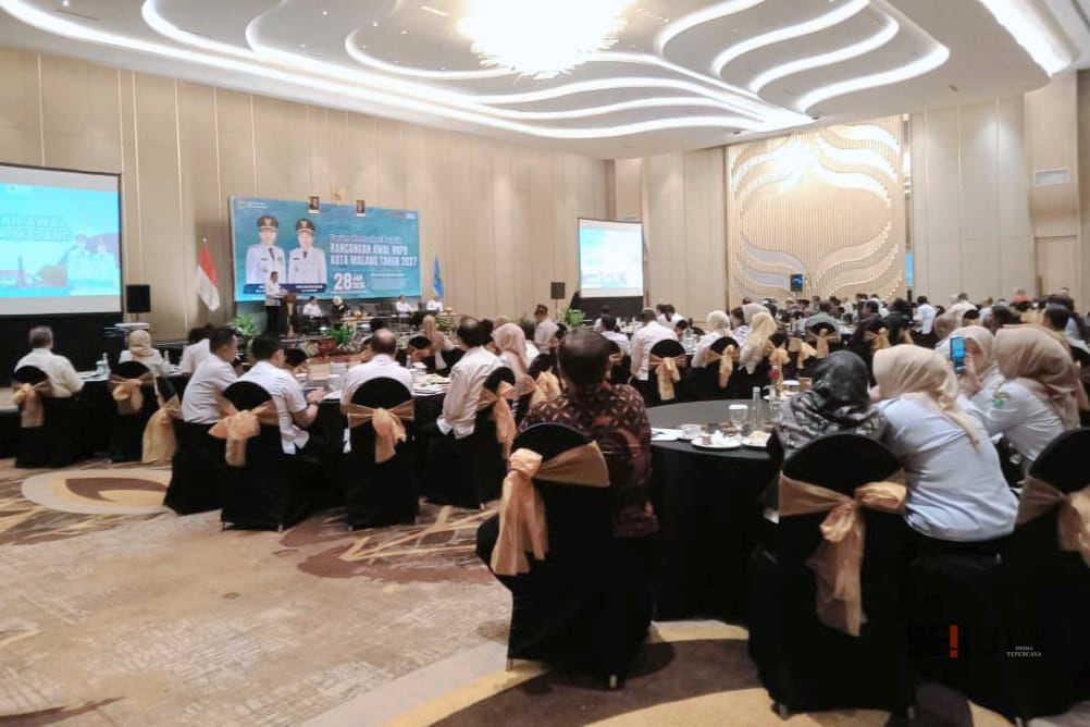 Forum konsultasi publik rancangan awal RKPD Kota Malang 2027 digelar di Hotel Grand Mercure. (bas)