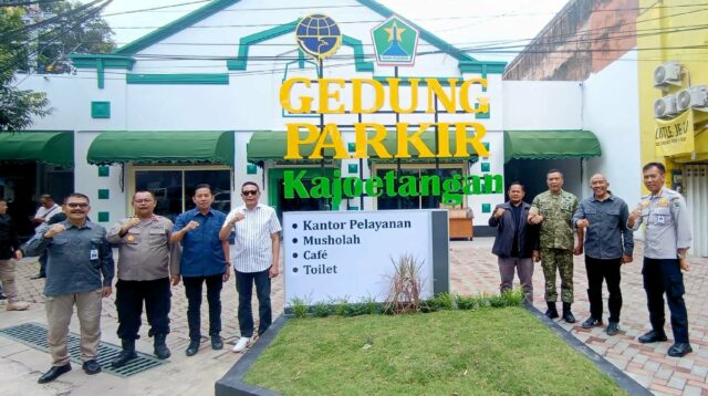 Kasdim 0833 Dampingi Wali Kota Malang Resmikan Gedung Parkir Kayutangan