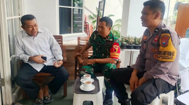 Babinsa Tunggulwulung Pererat Hubungan Bersama Masyarakat melalui Komsos