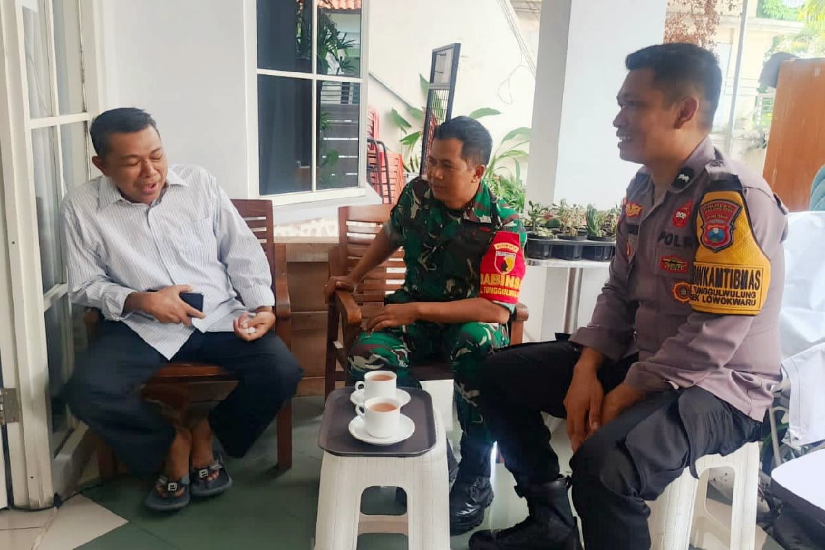 Babinsa Tunggulwulung Pererat Hubungan Bersama Masyarakat melalui Komsos