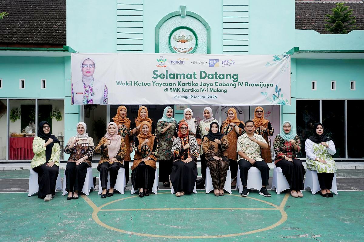 Ketua Persit Kodim 0833 Dampingi Waka Yayasan Kartika Jaya ke SMK Kartika IV-1 Malang