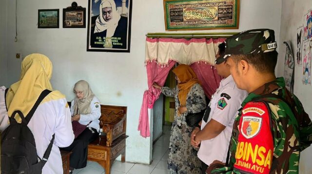 Babinsa Bumiayu Dampingi Tim KB Kesehatan Pendataan Keluarga dan Sosialisasi Stunting