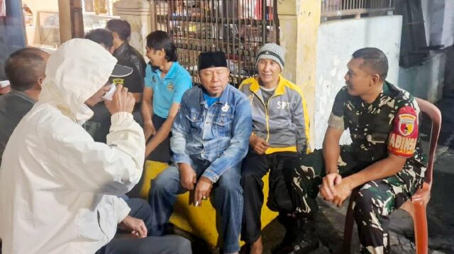 Babinsa Jatimulyo Patroli Dialogis Bersama Warga Jaga Keamanan dan Ketertiban Lingkungan