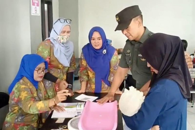 Babinsa Klojen Dampingi Posyandu Balita dan Ibu Hamil Bareng