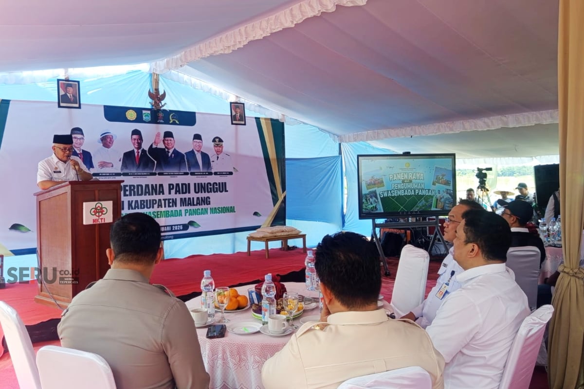 Bupati Malang, HM Sanusi saat memberikan sambutan dalam kegiatan panen raya padi unggul HKTI Kabupaten Malang, Di Kecamatan Turen, Kabupaten Malang. (Wul) 