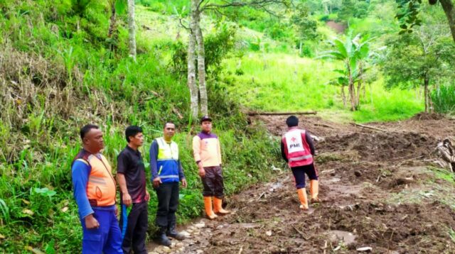 Akses Malang-Pasuruan via Jabung Tertutup Total Tanah Longsor