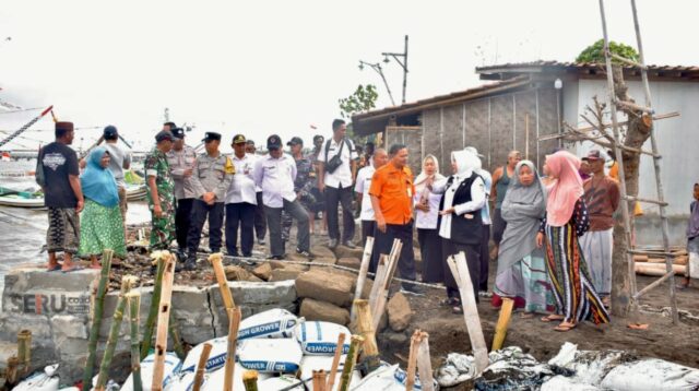Pemkab Situbondo Berencana Bangun Tangkis Ombak Melalui BTT Antisipasi Banjir Rob Tahunan
