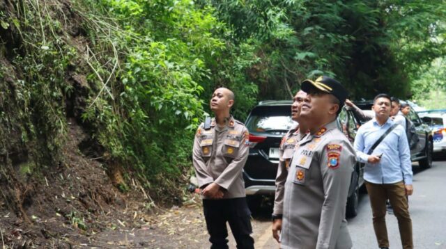 Kapolres Batu Imbau Masyarakat Segera Lapor Polisi Bila Ada Pergerakan Tanah di Kawasan Payung