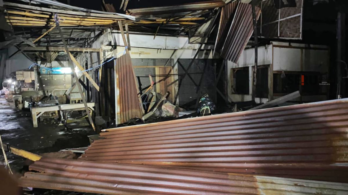 Puting Beliung Rusak Puluhan Rumah dan Fasilitas Umum di Besuki