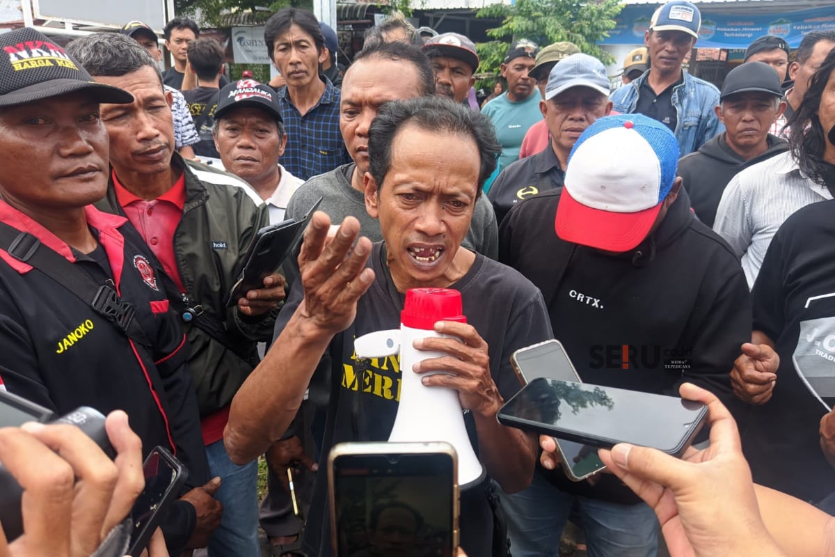 Ratusan Warga Sumberpucung, Selorejo- Rekesan Desak Tarif Portal E-toll Lahor Digratiskan