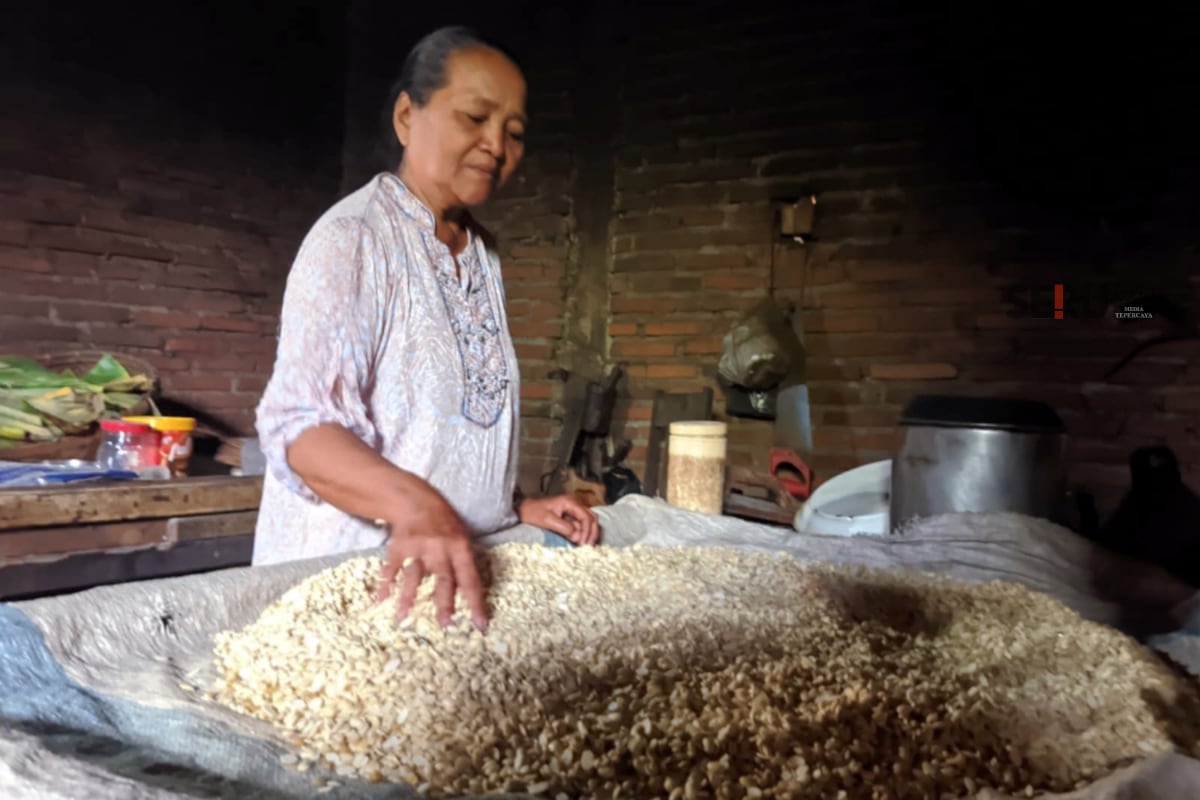 Penghasilan Pengrajin Tempe Merosot Ditengah Melambungnya Harga Kedelai