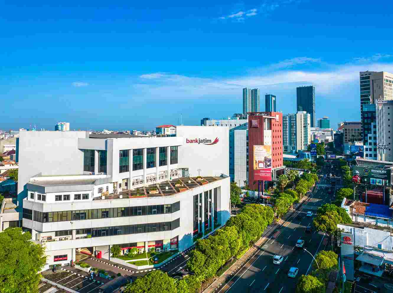 Optimis Kinerja Positif di Tahun 2026, Dua Direksi Bank Jatim Kompak Borong Saham