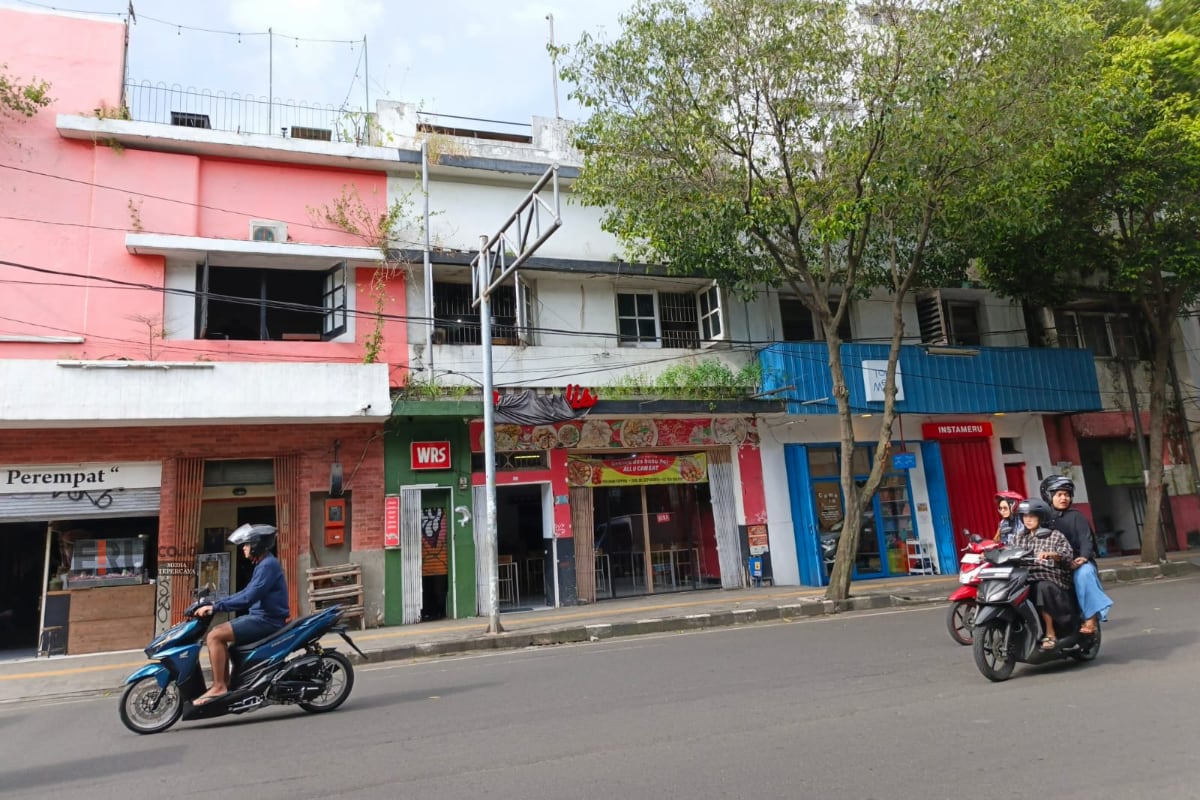 Karakteristik kawasan Semeru masih mengadopsi tata kota lama yang belum mewajibkan penyediaan satuan ruang parkir. (bas)