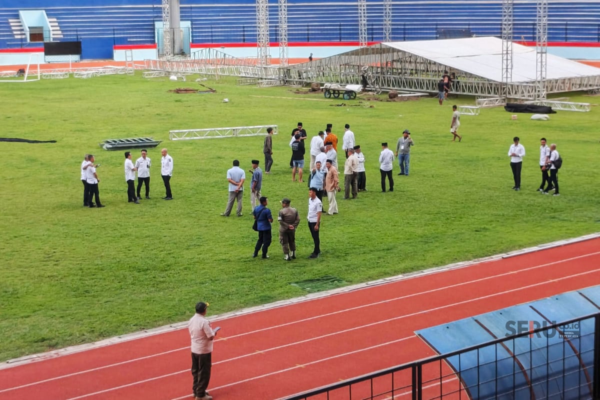 Persiapan Mujahadah Kubro 1 Abad NU di Stadion Gajayana. (bas)