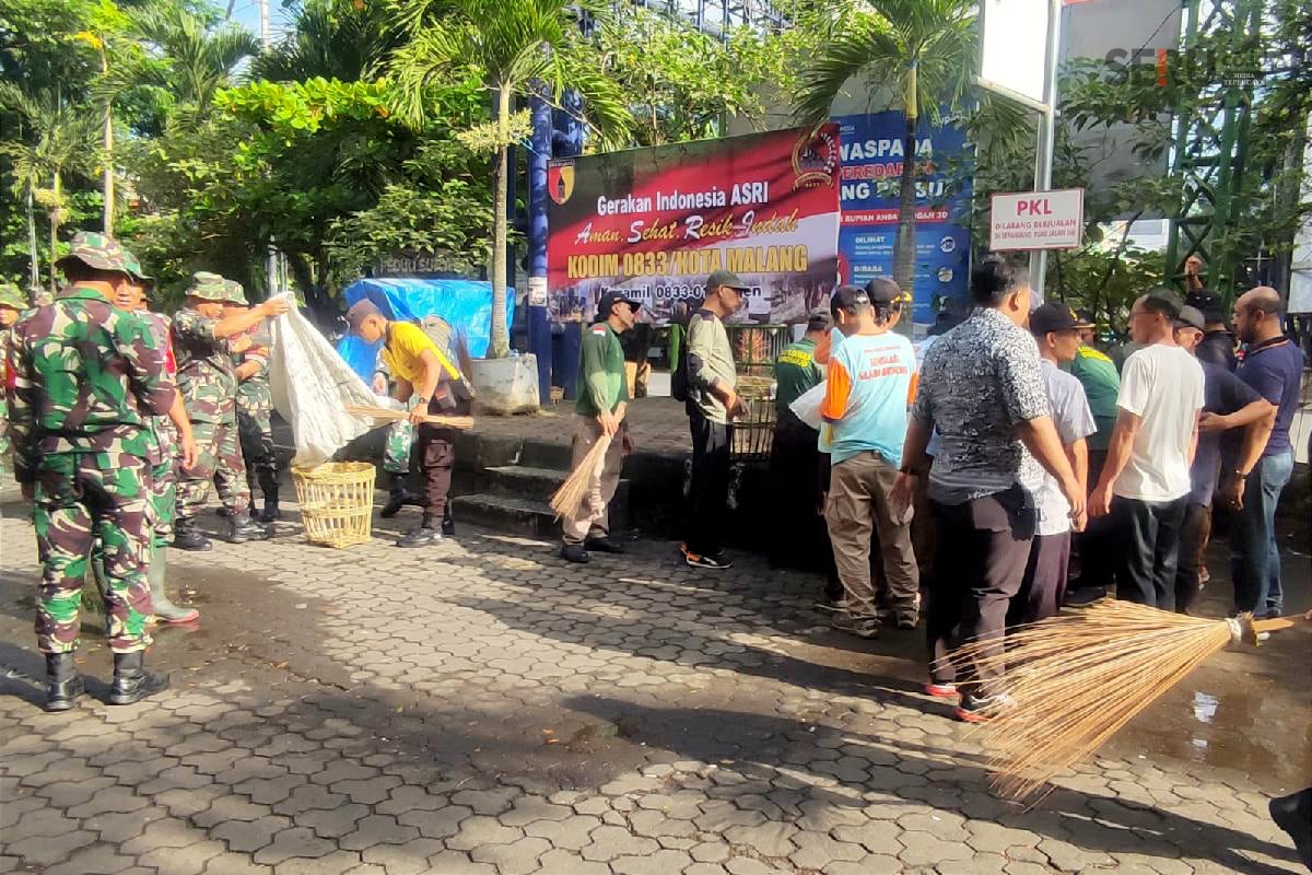 Kodim 0833 Bersama Polsek Klojen Hingga Pedagang Pabes Turut Gerakan Indonesia ASRI