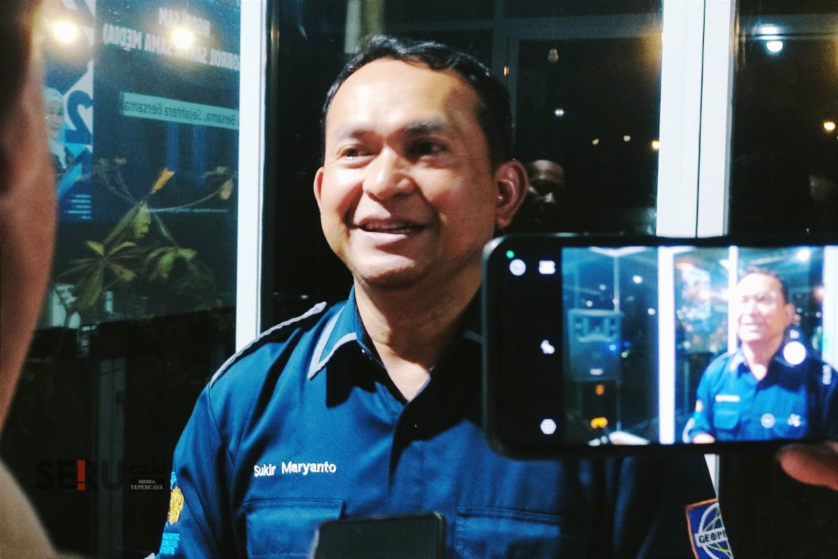Prof Sukir Maryanto menjawab pertanyaan awak media. (rhd)