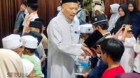 Pemberian santunan kepada anak yatim piatu dan duafa dari sejumlah panti dan non panti asuhan. (rhd) Tahun ke-23, Aksara Tumapel Malang Konsisten Bhakti Ramadan Santuni Anak Yatim dan Duafa