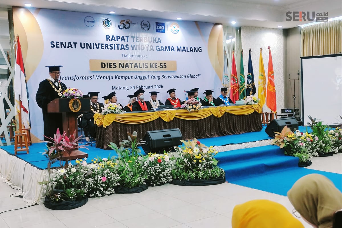 Rektor UWG Malang menyampaikan pidato laporan kinerja dan tema Dies Natalis ke-55. (rhd) Dies Natalis ke-55 UWG Malang Komitmen Transformasi Menuju Kampus Unggul Berwawasan Global