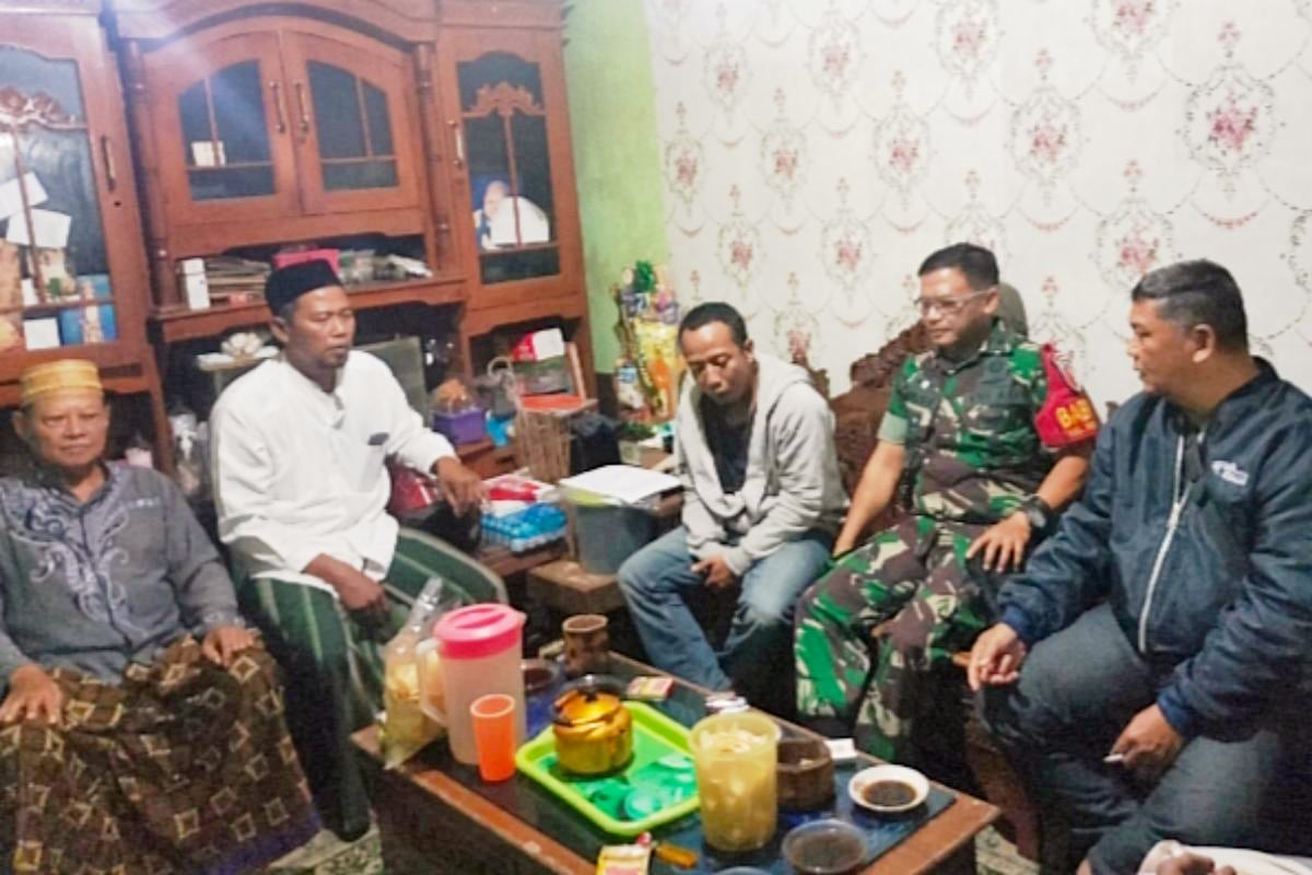 Babinsa Purwantoro Patroli Humanis dan Dialogis Jaga Kondusivitas