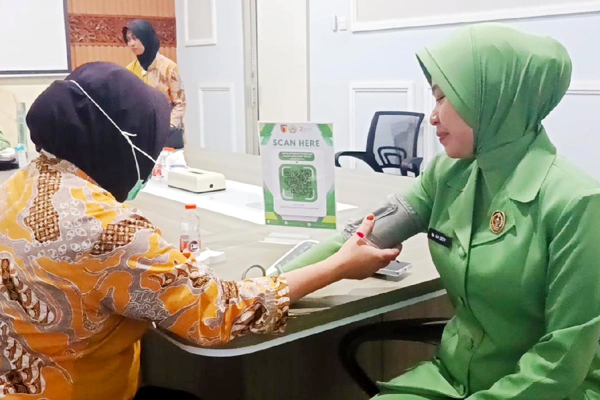 Persit KCK Cabang XL Kodim 0833 Gelar Penyuluhan Kesehatan Jantung dan Pemeriksaan CKG–EKG