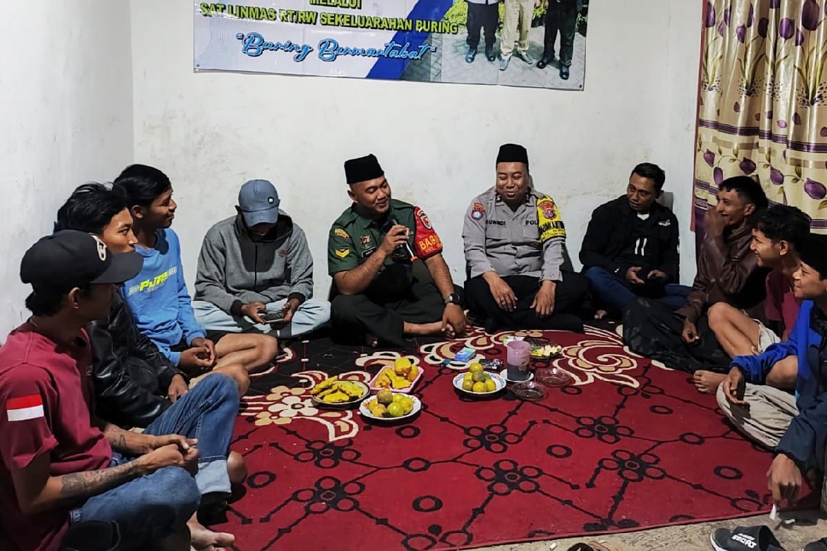 Babinsa Kedungkandang Komsos Tingkatkan Sinergisitas dengan Masyarakat Buring