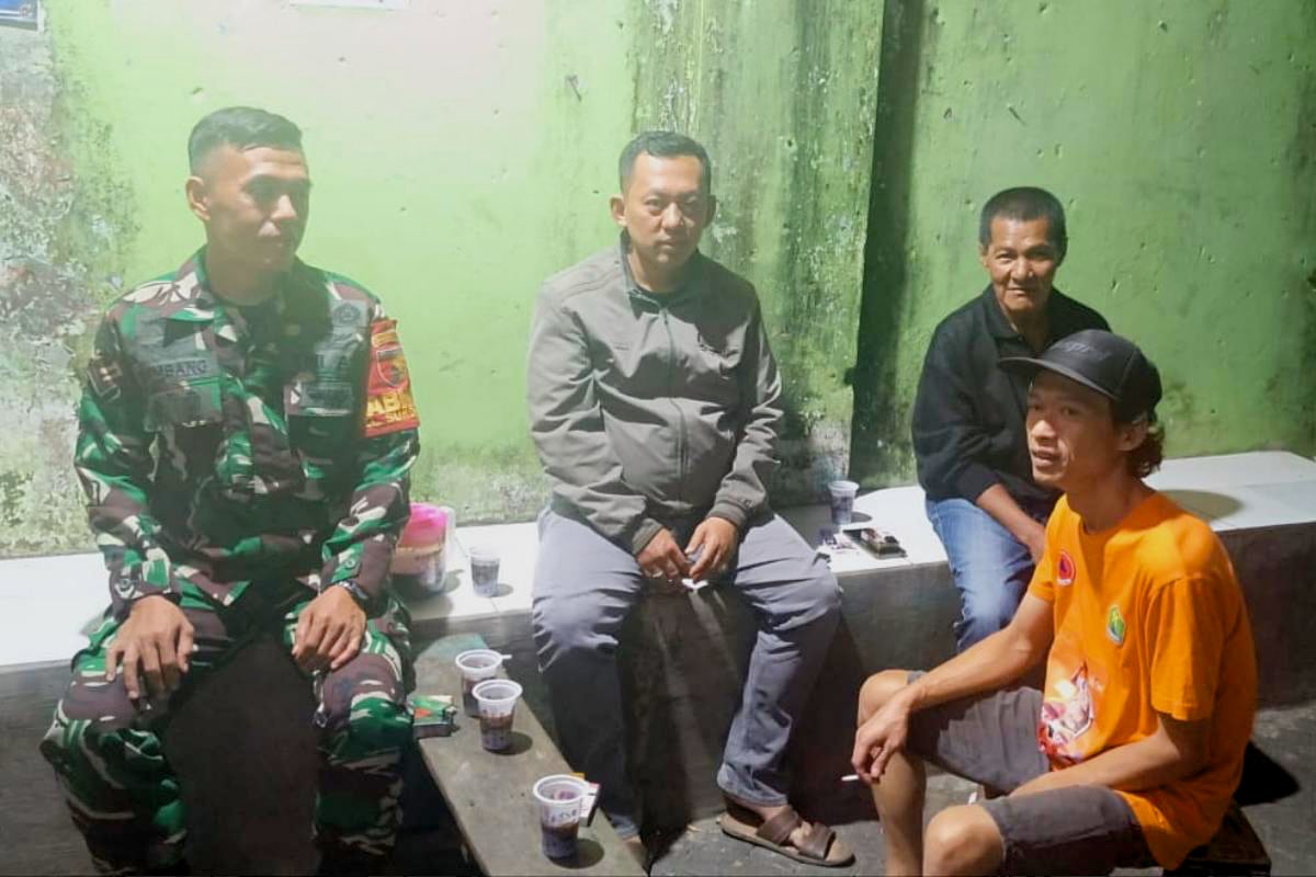 Babinsa Koramil Klojen Patroli Dialogis Malam Hari Jaga Kamtibmas
