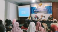 Babinsa Klojen dampingi pelatihan usaha mikro pembuatan kue kering warga Bareng. (ist) Babinsa Klojen Dampingi Pelatihan Usaha Mikro Pembuatan Kue Kering Warga Bareng