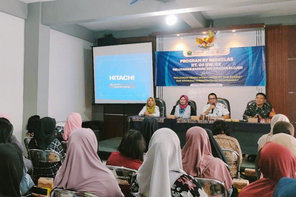 Babinsa Klojen Dampingi Pelatihan Usaha Mikro Pembuatan Kue Kering Warga Bareng