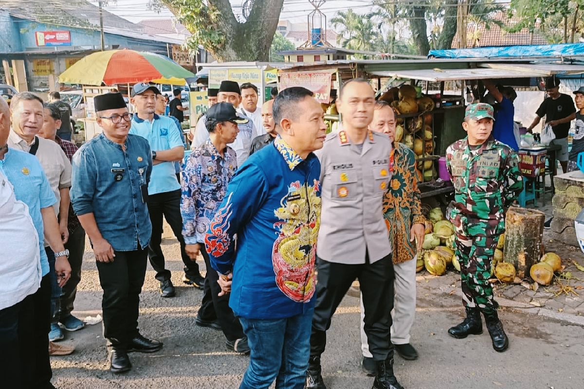 Dandim 0833 bersama Forkopimda Kota Malang pantau Pasar Takjil Sulfat Agung. (ist) Dandim 0833 Bersama Forkopimda Kota Malang Pantau Pasar Takjil Sulfat Agung