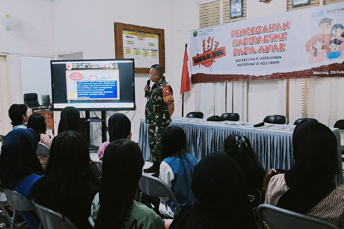 Babinsa Oro-Oro Dowo sosialisasi pencegahan radikalisme pada anak dan remaja. (ist) Babinsa Oro-Oro Dowo Sosialisasi Pencegahan Radikalisme pada Anak dan Remaja