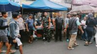 Babinsa Sukoharjo monitoring Pasar Takjil Ramadan, pastikan aman, lancar dan tertib. (ist) Babinsa Sukoharjo Monitoring Pasar Takjil Ramadan, Pastikan Aman, Lancar dan Tertib