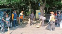 Babinsa Klojen karya bakti bersama warga Oro-oro Dowo. (ist) Babinsa Klojen Karya Bakti Bersama Warga Oro-oro Dowo