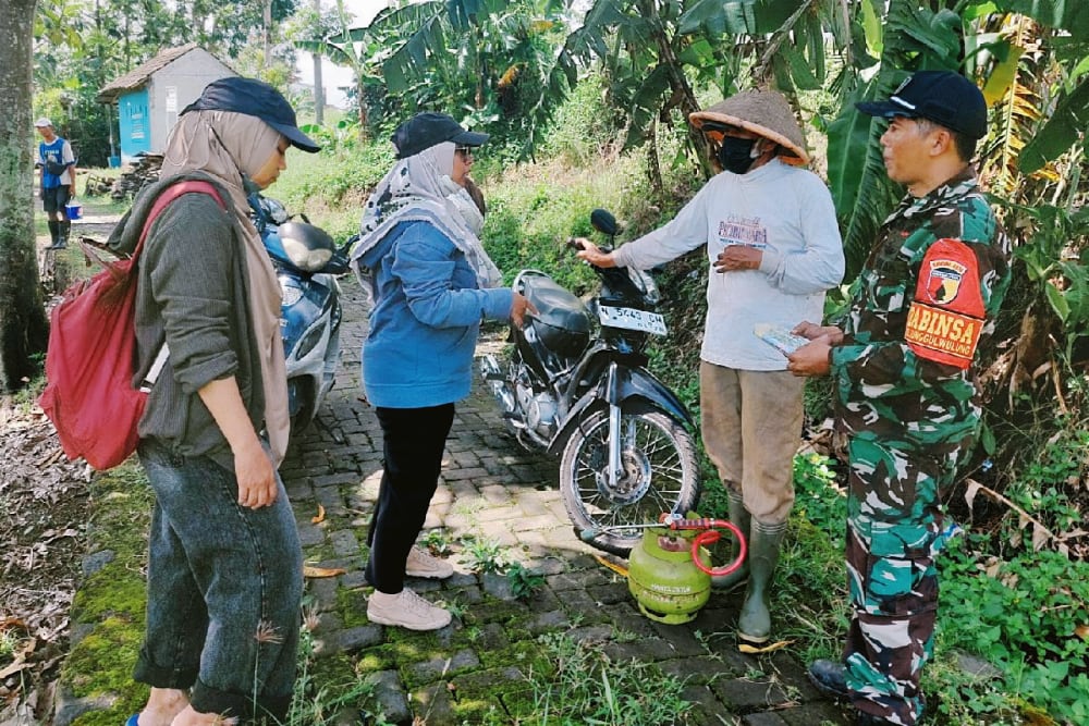 Babinsa Tunggulwulung Komsos Humanis Serap Aspirasi Petani Bersama Penyuluh Pertanian
