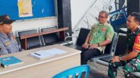 Babinsa Arjosari komsos bersama aparatur kelurahan dan warga perkuat kamtibmas. (ist) Babinsa Arjosari Komsos Bersama Aparatur Kelurahan dan Warga Perkuat Kamtibmas
