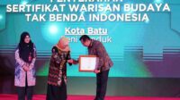 Penyerahan sertifikat_11zon (1) Resmi, Seni Sanduk Kota Batu Sandang Status Warisan Budaya Takbenda
