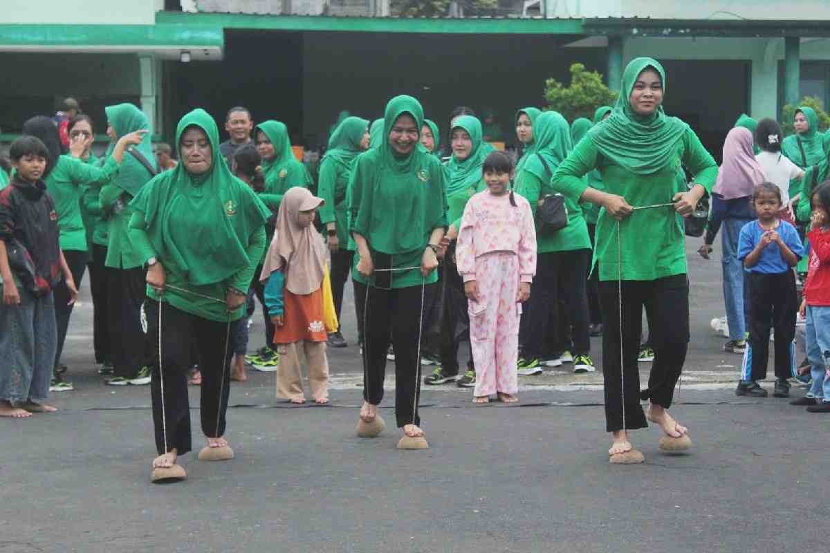 Persit_11zon Persit Kartika Chandra Kirana Kodim 0833 Gelar Olahraga Bersama dan Lomba Permainan Tradisional