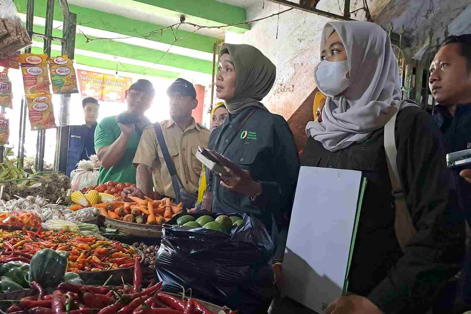 Sidak Satgas Pangan Polres Malang dan Bapanas di Pasar Kepanjen Malang. (ist)_11zon Jelang Ramadan, Harga Cabai dan Telur Naik, Kebutuhan Pokok Lainnya Stabil
