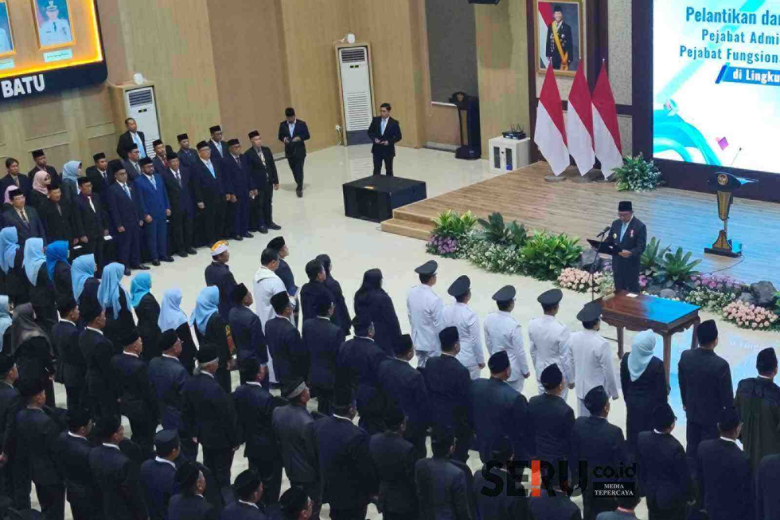 Akselerasi Visi "Batu Sae", Wali Kota Nurochman Lantik 139 Pejabat Pemkot Batu