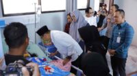 Wali Kota Batu Jenguk Korban Luka Truk Rom Blong Jalan Pattimura di RS Bhayangkara