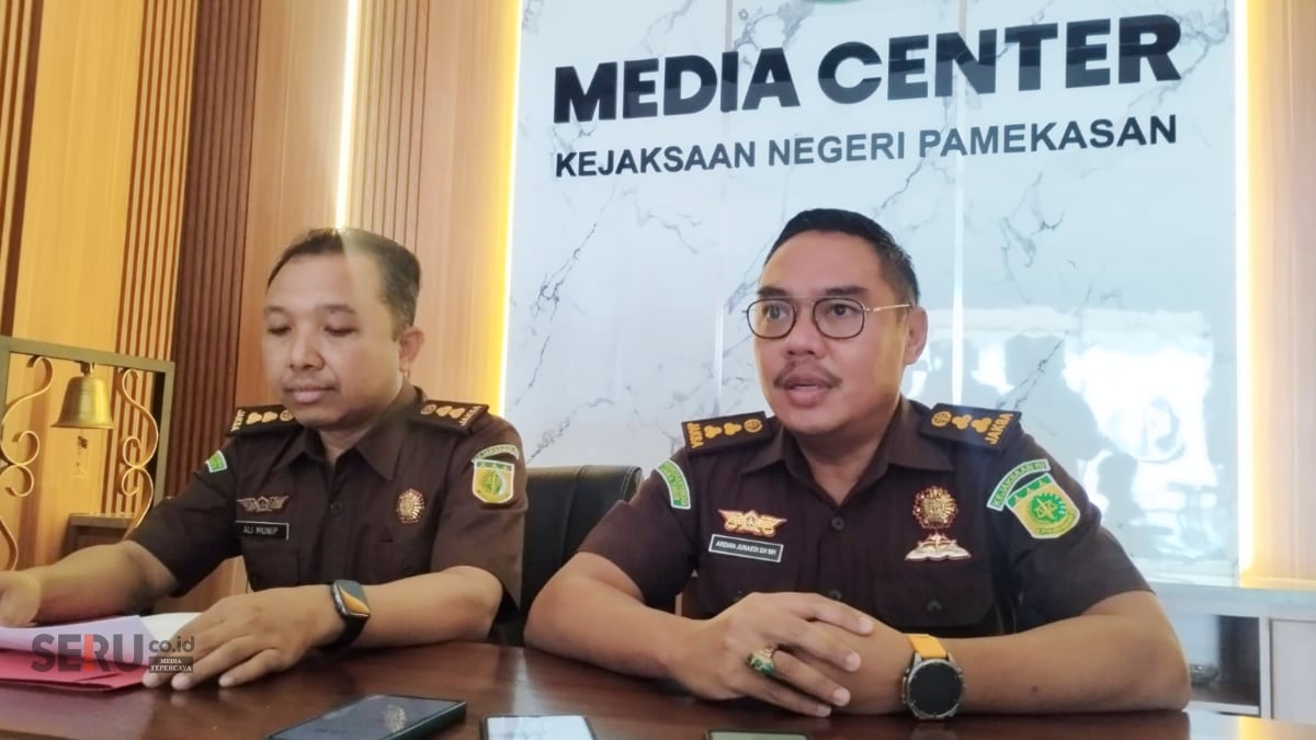 Kasi Pidsus (kiri) Kejaksaan Negeri Pamekasan. (Seru.co.id/udi)