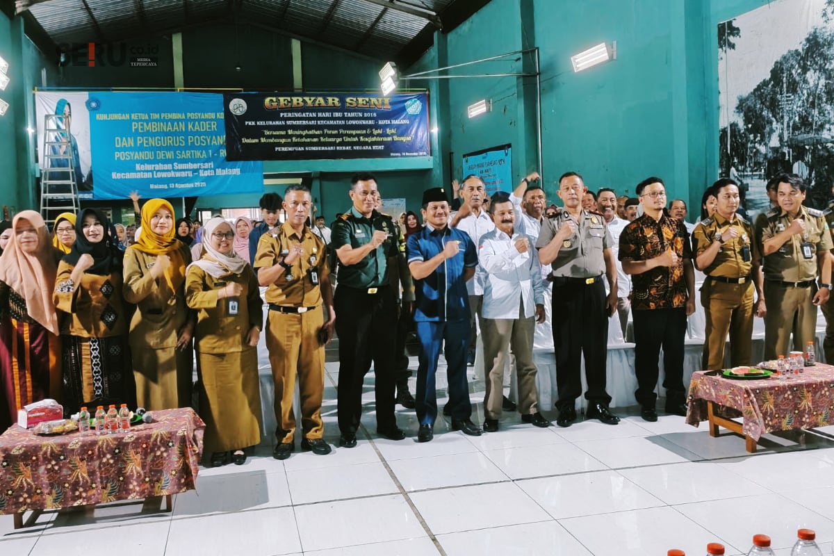 Ginanjar Yoni Wardoyo bersama peserta reses di Kelurahan Sumbersari. (Seru.co.id/bas)