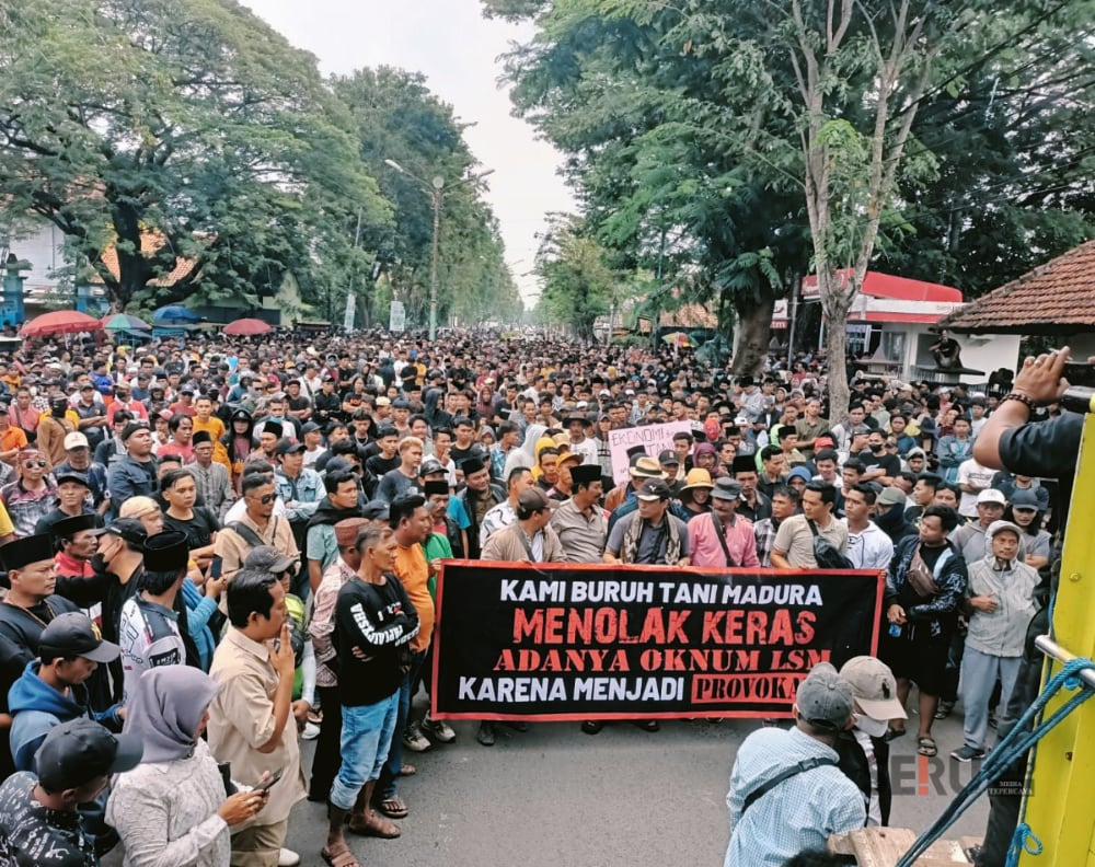 WhatsApp Image 2026-02-10 at 15.58.13 Ribuan Buruh Rokok 'Kepung' Pendopo Pamekasan, Desak Hentikan LSM Bodong dan Lindungi Industri Tembakau Rakyat